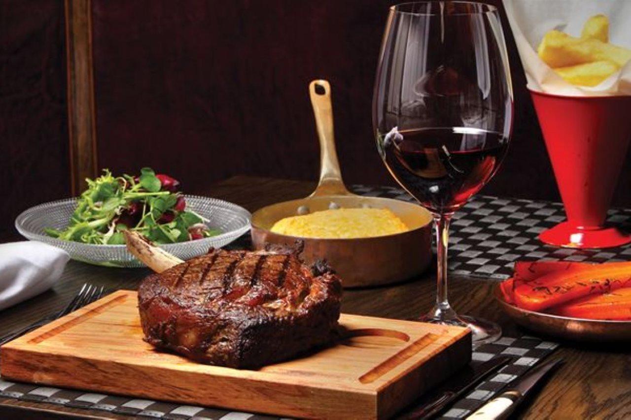 天际大酒店 奥克兰 外观 照片 A steak and wine dinner