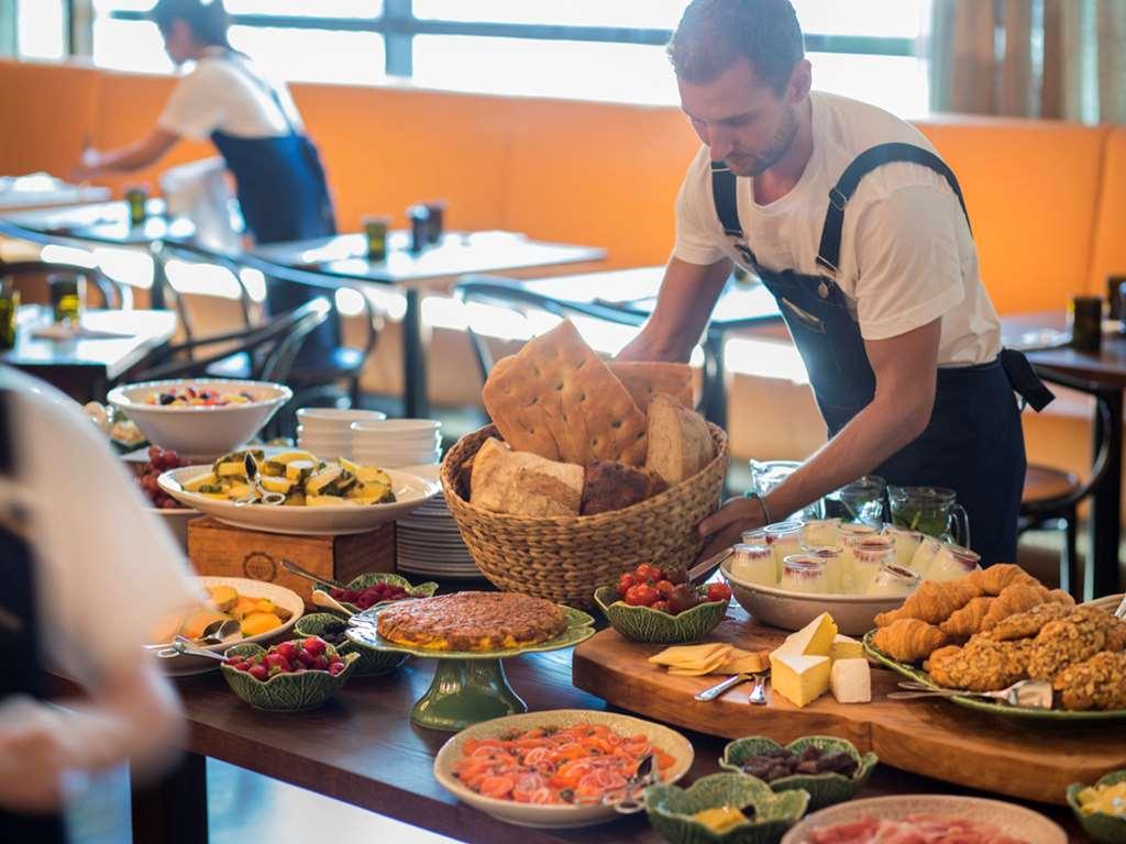 天际大酒店 奥克兰 餐厅 照片 A buffet at a restaurant