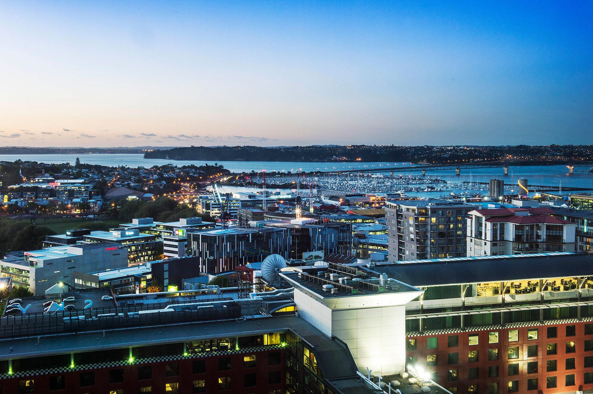 天际大酒店 奥克兰 外观 照片 View of Hobson Bay from the west